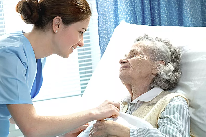 Сиделки по уходу за больным с переломом шейки бедра Подбор сиделки по уходу за больным с переломом шейки бедра